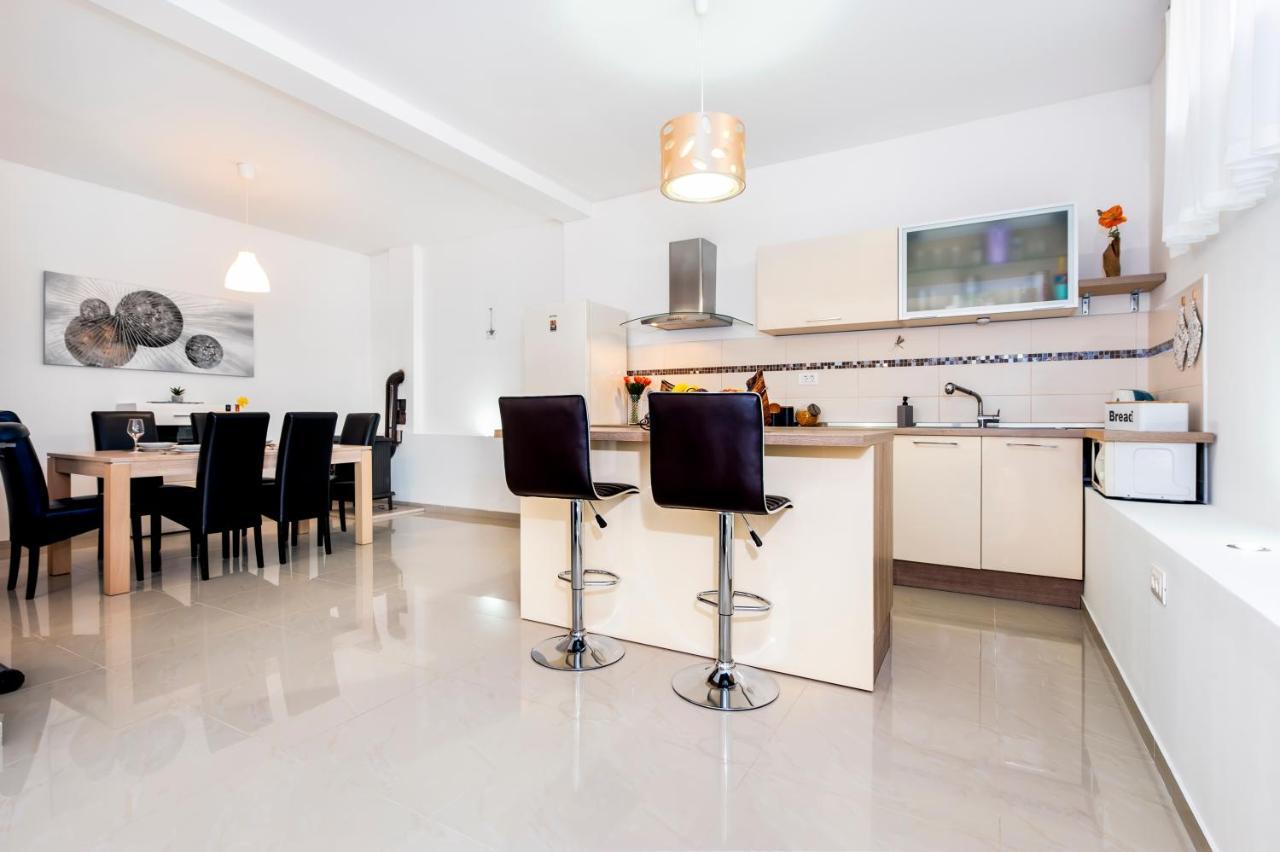 Lea'S Apartment Ρόβινι Εξωτερικό φωτογραφία